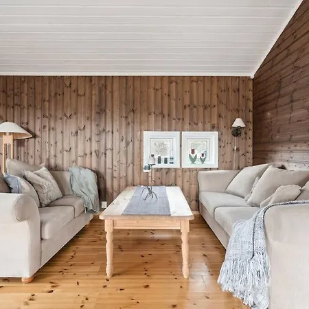 Romslig Hytte Med Natur Og Gode Fiskemuligheter! *
