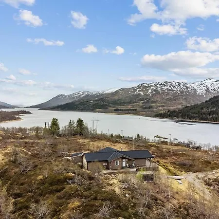 Romslig Hytte Med Natur Og Gode Fiskemuligheter! Лёдинген