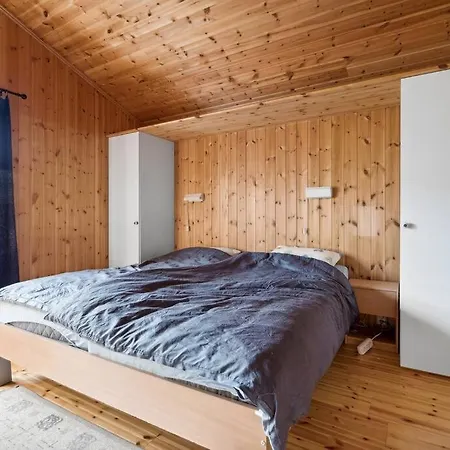 Romslig Hytte Med Natur Og Gode Fiskemuligheter! * Lodingen