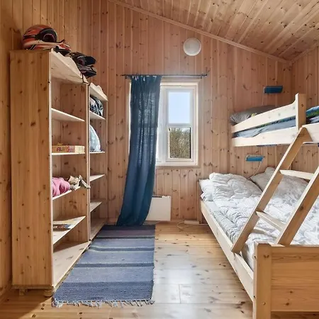 Romslig Hytte Med Natur Og Gode Fiskemuligheter! * Lodingen